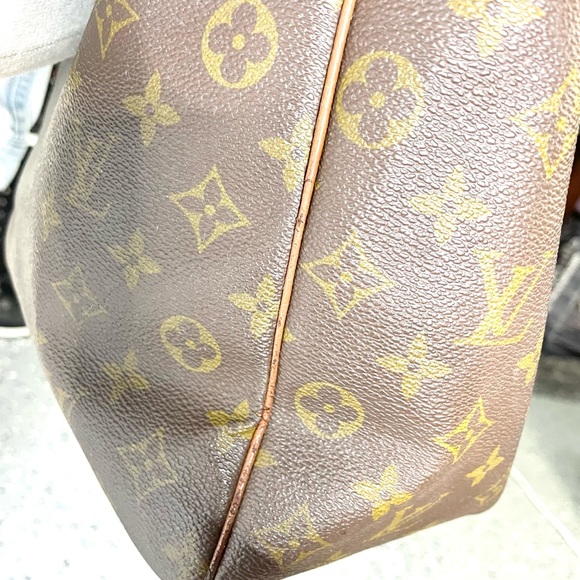 Louis Vuitton Messenger Bag 💯 Authentic! - Picture 6 of 16